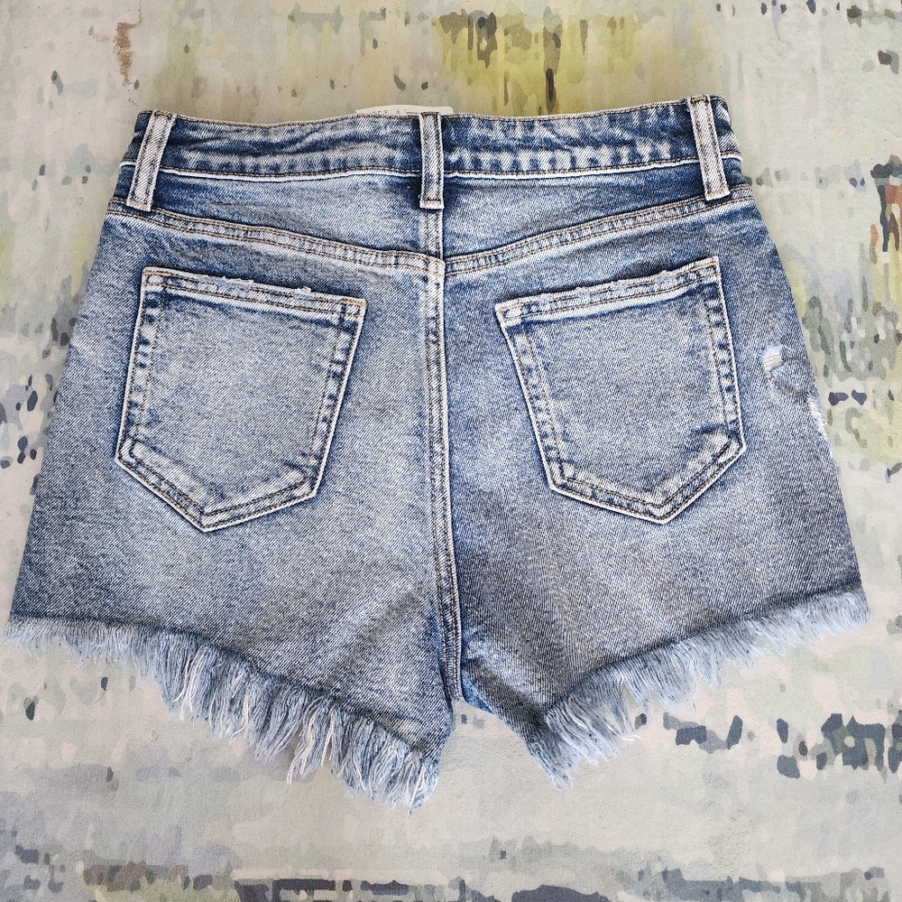 Frayed denim shorts